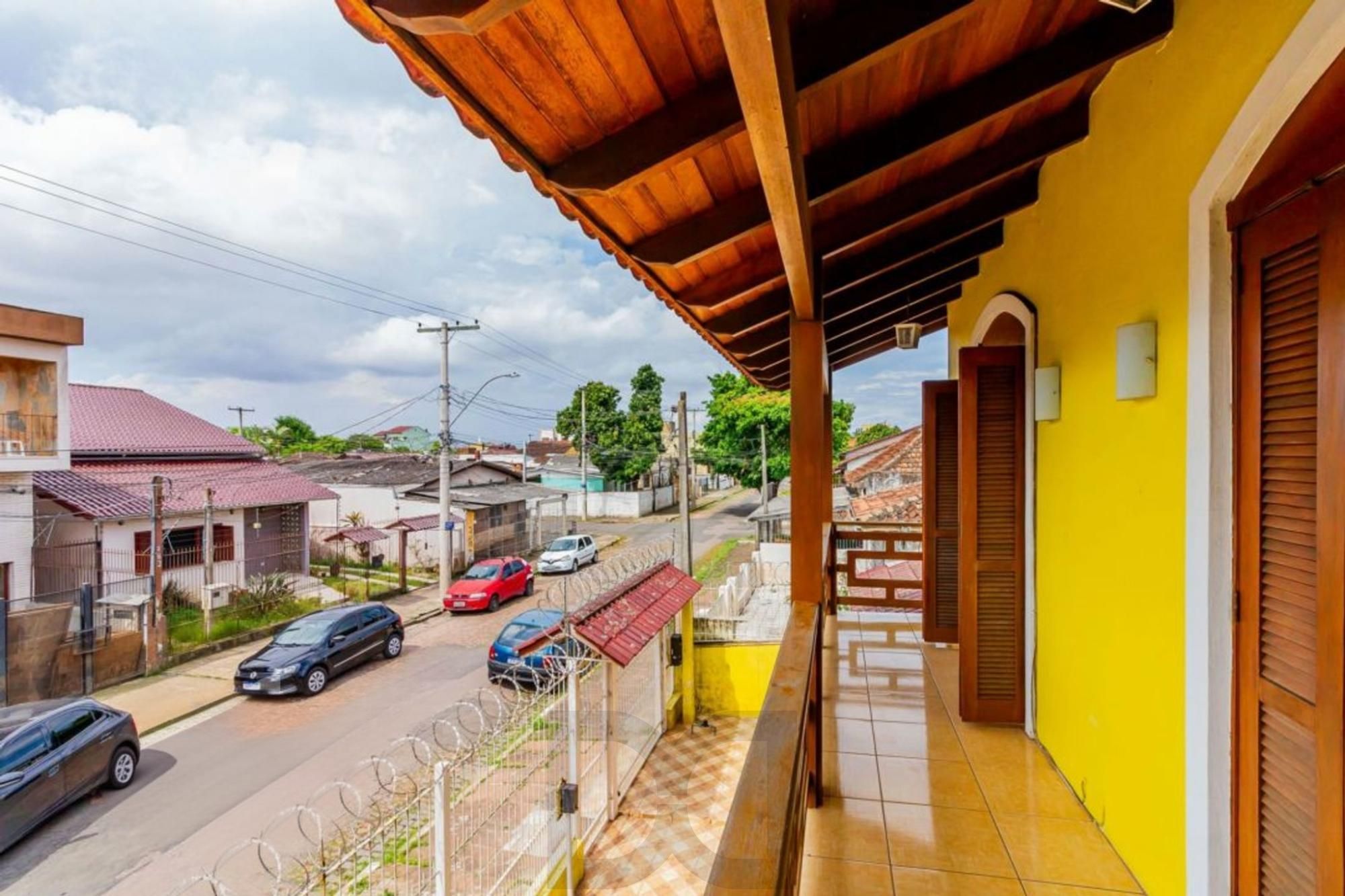 Casa com 5 quartos, 2 vagas e pátio, no Bairro Sarandí — foto 16