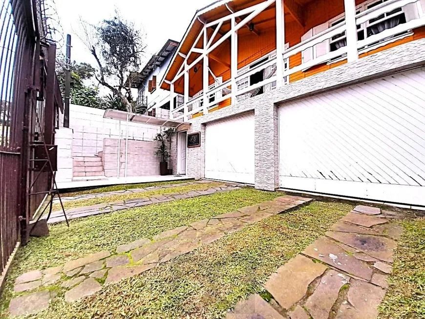 Casa com 3 Quartos e 3 banheiros à Venda, 387 m² — foto 1
