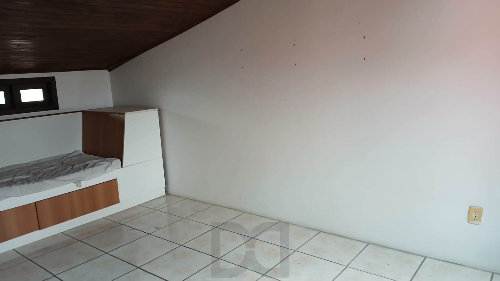 Casa de 3 dormitórios, 1 suíte, 2 vagas, churrasqueira e pátio no Navengantes. — foto 27