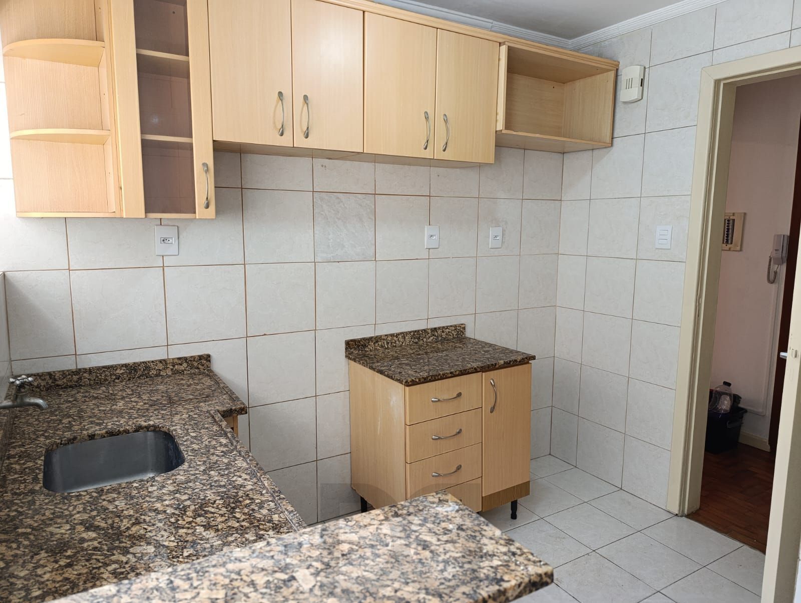 Apartamento térreo de 2 dormitórios e 1 vaga no bairro Praia de Belas — foto 13