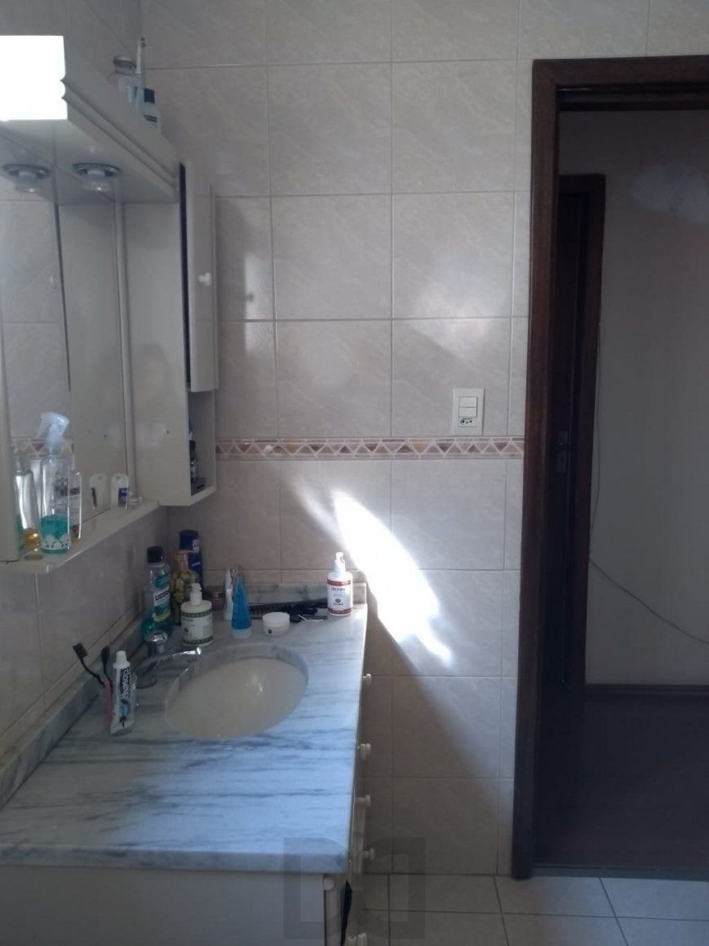 Apartamento de 2 dormitórios, sacada e churrasqueira no bairro Menino Deus — foto 14