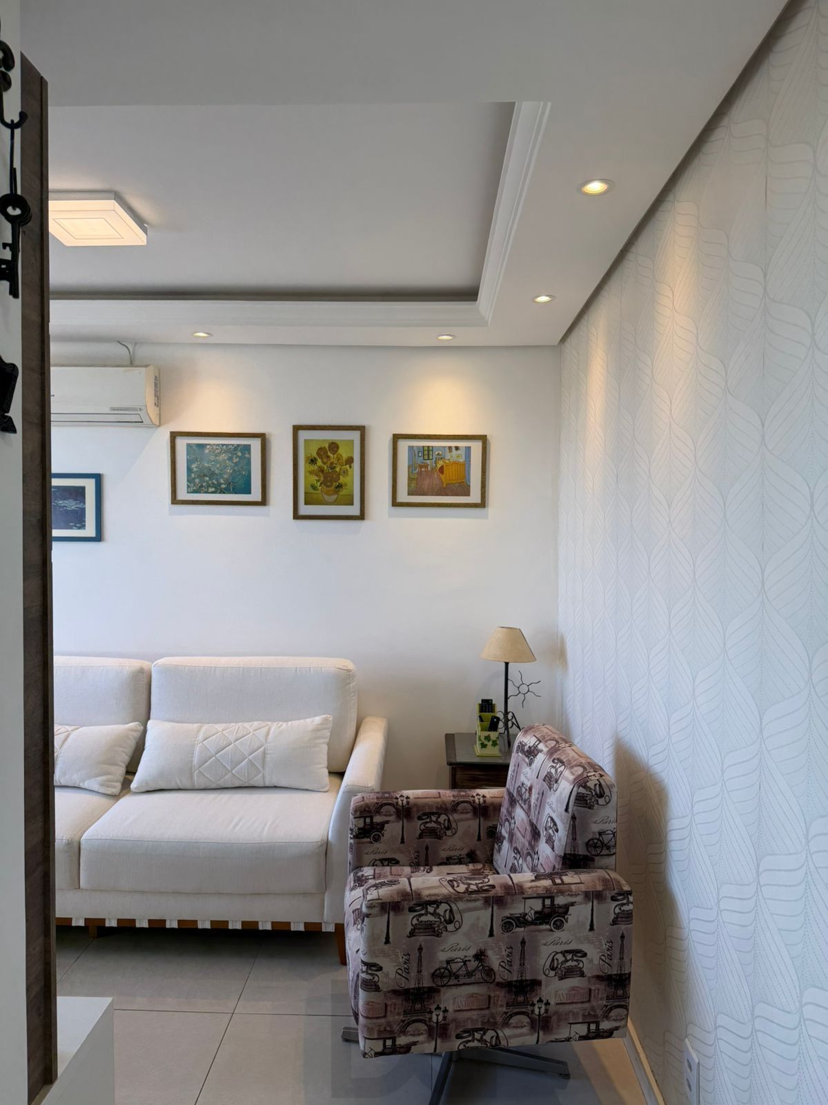 Apartamento 3 dormitórios com Suíte Semi Mobiliado com Vaga de Garagem — foto 2