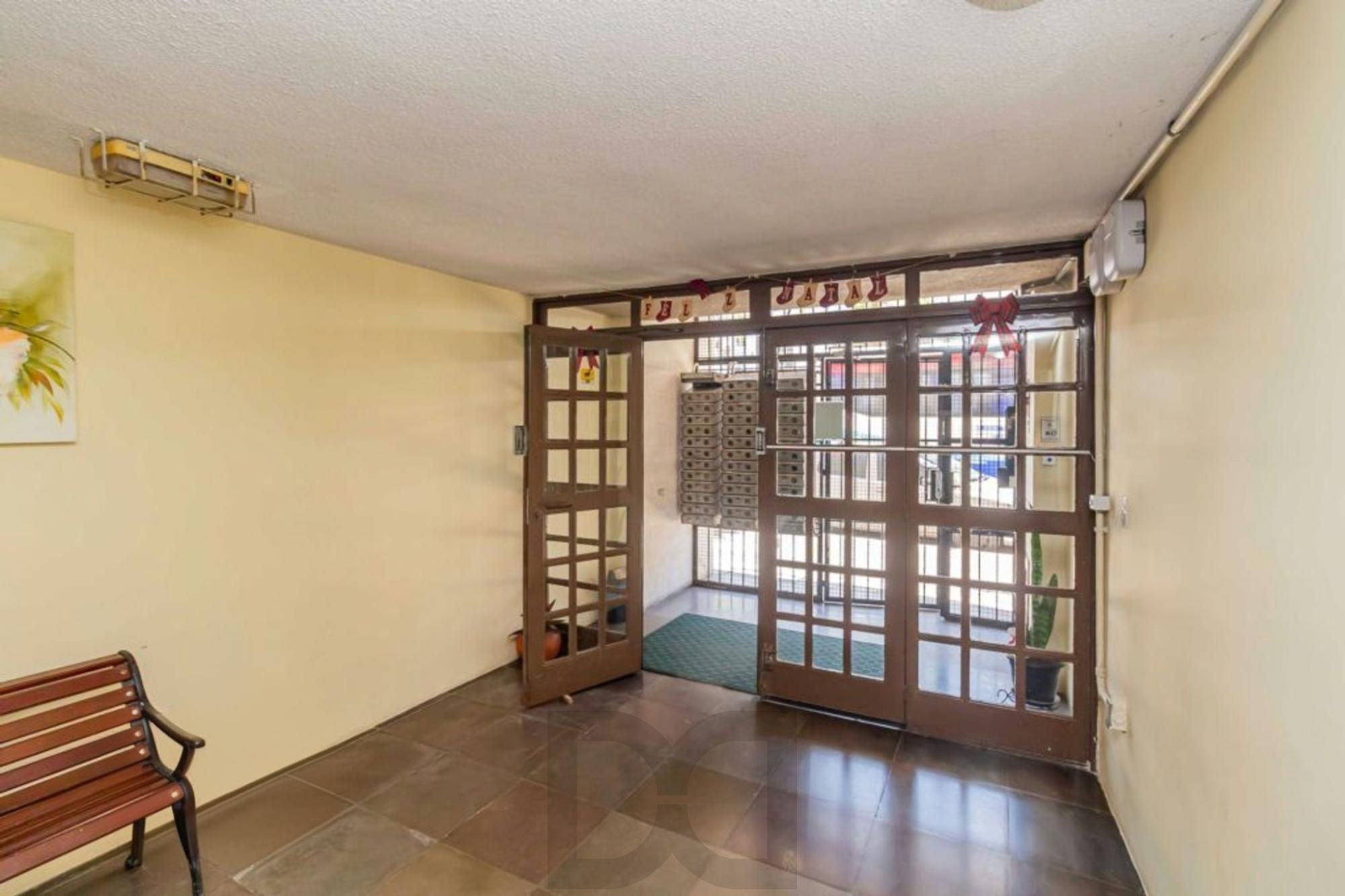 Apartamento com 2 quartos, elevador semi mobiliado no bairro Floresta. — foto 38