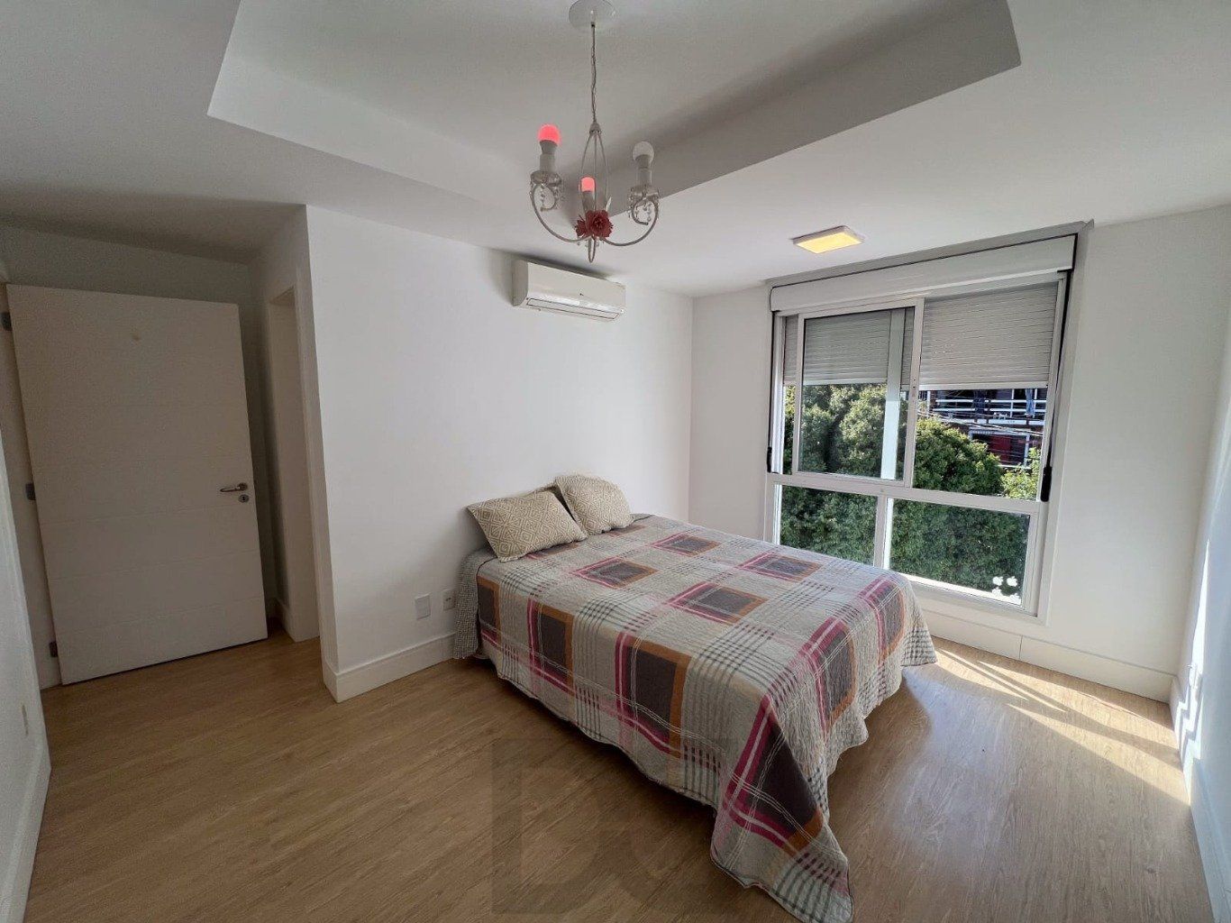 Casa semi mobiliada de 3 dormitórios e 4 vagas no bairro Cascata — foto 21