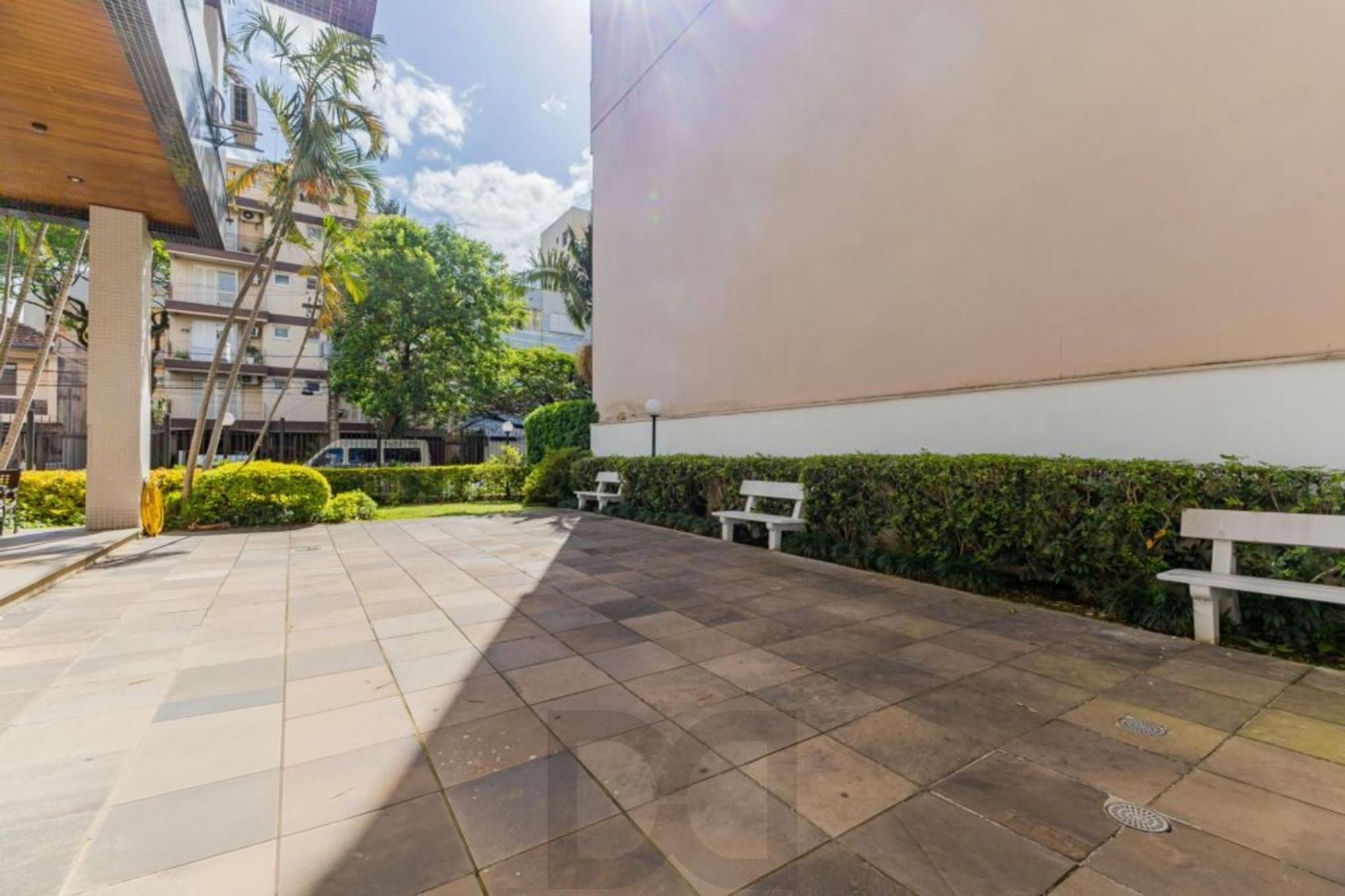 Apartamento com 3 quartos, 1 suíte, 3 vagas e elevador no Bairro São João. — foto 45
