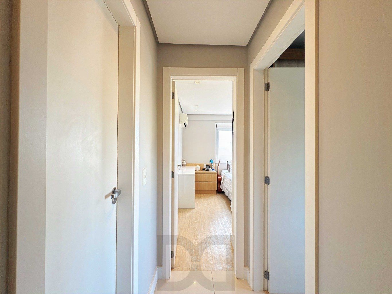 Apartamento mobiliado de 2 quartos, elevador e 1 vaga no bairro Morro Santana — foto 15