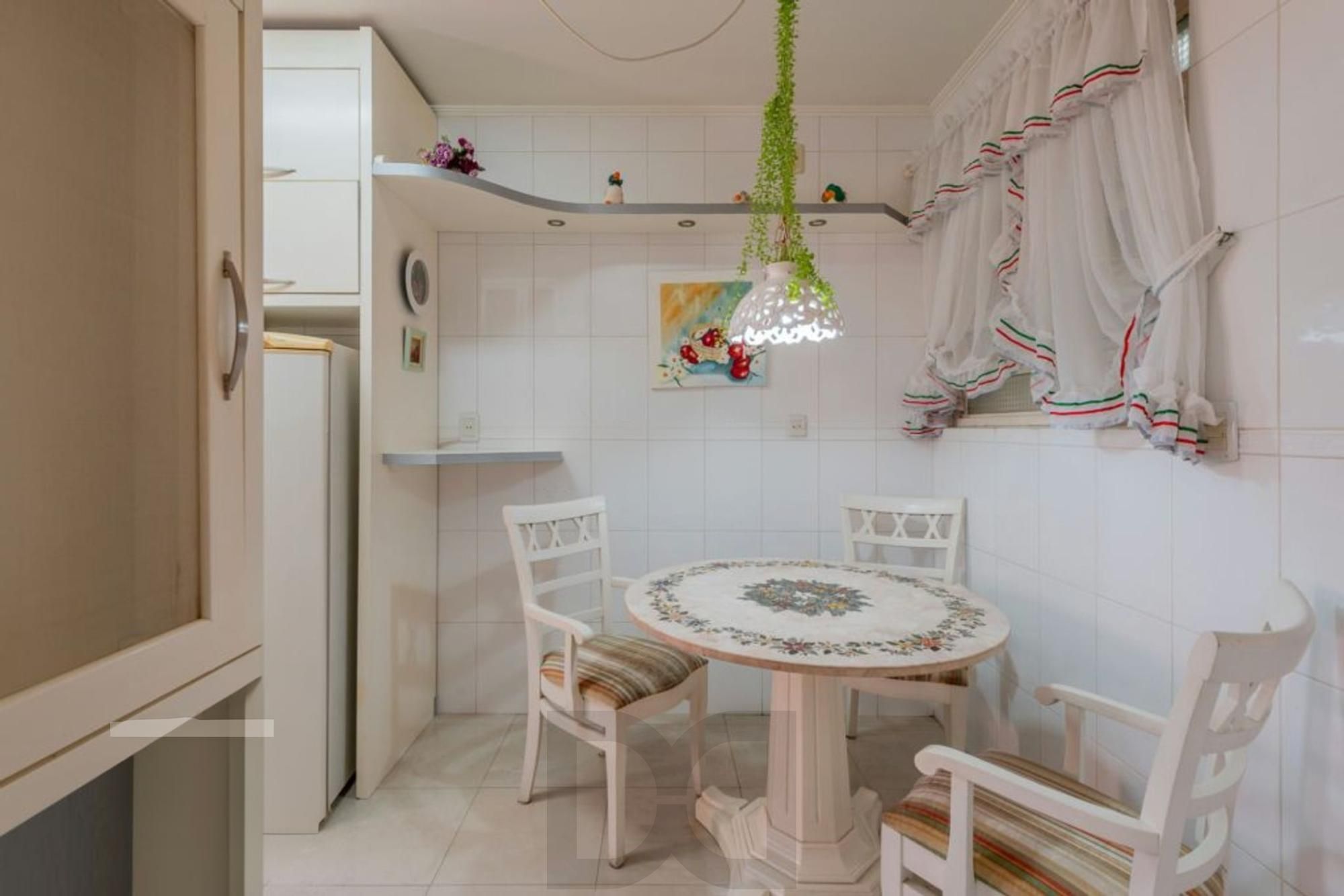 Casa com 3 dormitórios,1 suíte, 4 banheiros e 4 vagas, 203m² no Jardim Itu. — foto 14