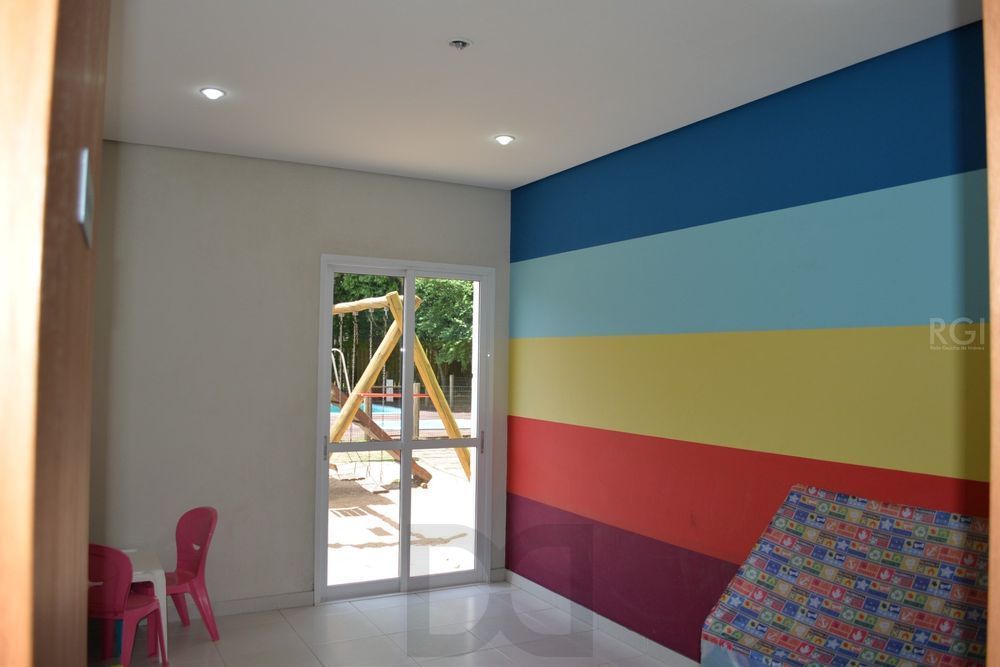 Apartamento de 2 dormitórios, elevador e 2 vagas no bairro Partenon — foto 24