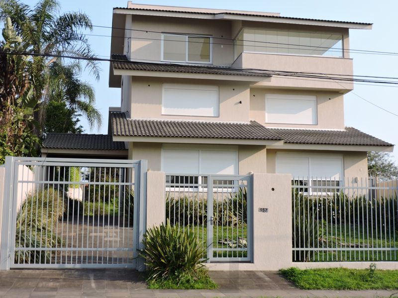 Casa nova de 600m² com 4 dormitórios e 3 vagas — foto 1