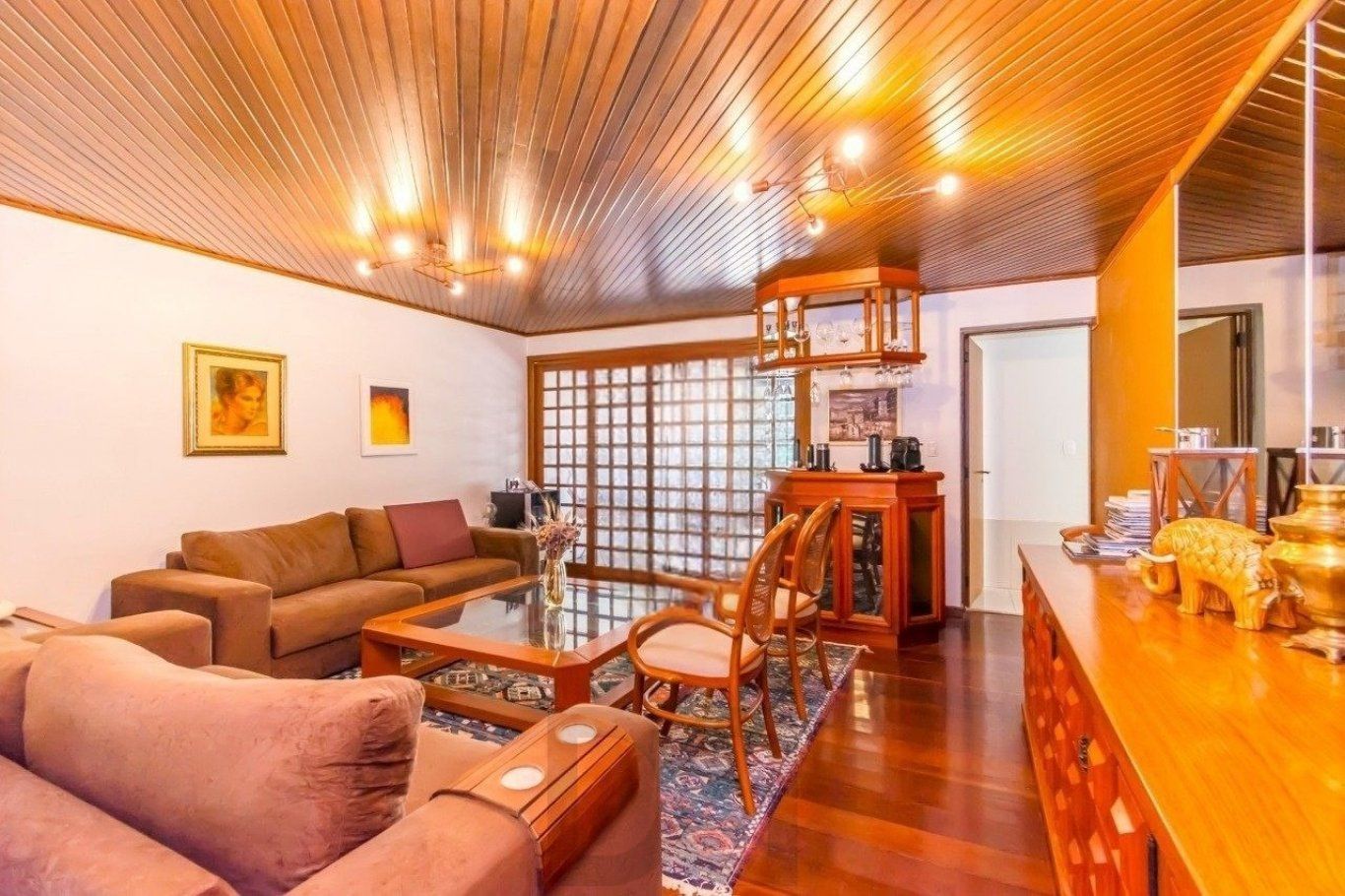Casa com 4 dormitórios, 1 suíte, 4 vagas, piscina no bairro Três Figueiras. — foto 2