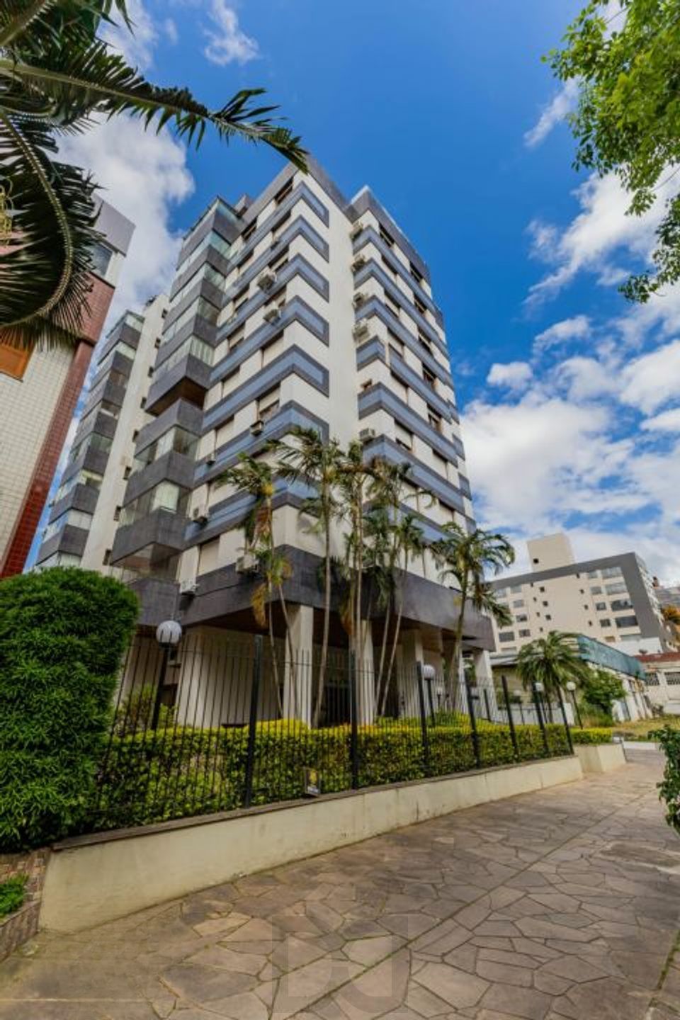 Apartamento com 3 quartos, 1 suíte, 3 vagas e elevador no Bairro São João. — foto 51