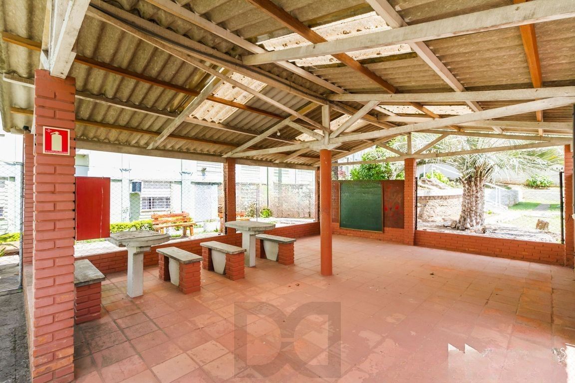 Apartamento de 2 dormitórios, semi mobiliado e 47m² no bairro Camaquã. — foto 28