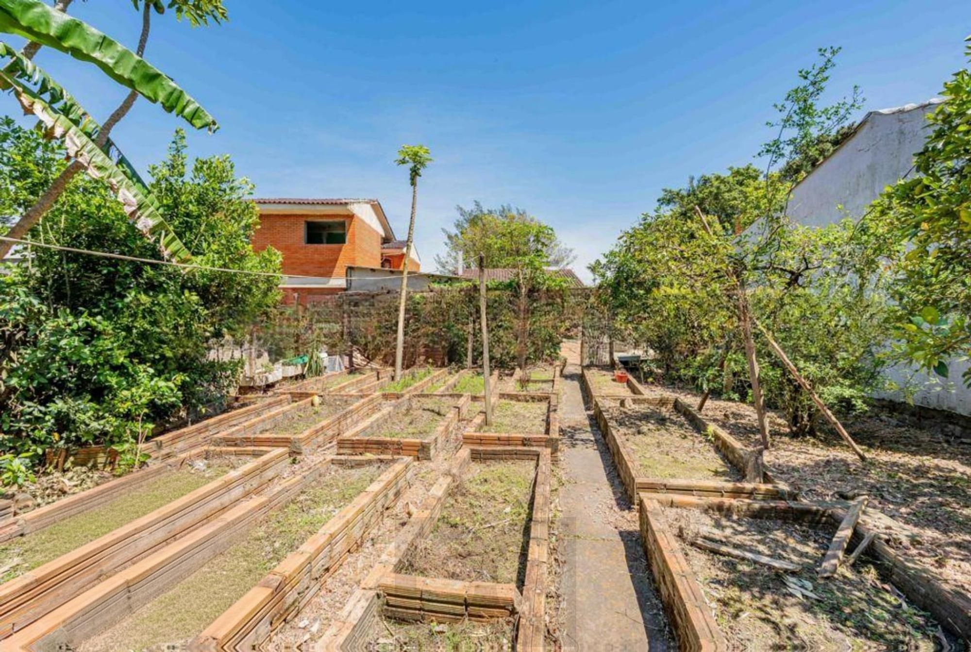 Casa de 2 quartos, 2 banheiros,pátio,churrasqueira, 7 vagas no bairro Guarujá. — foto 26