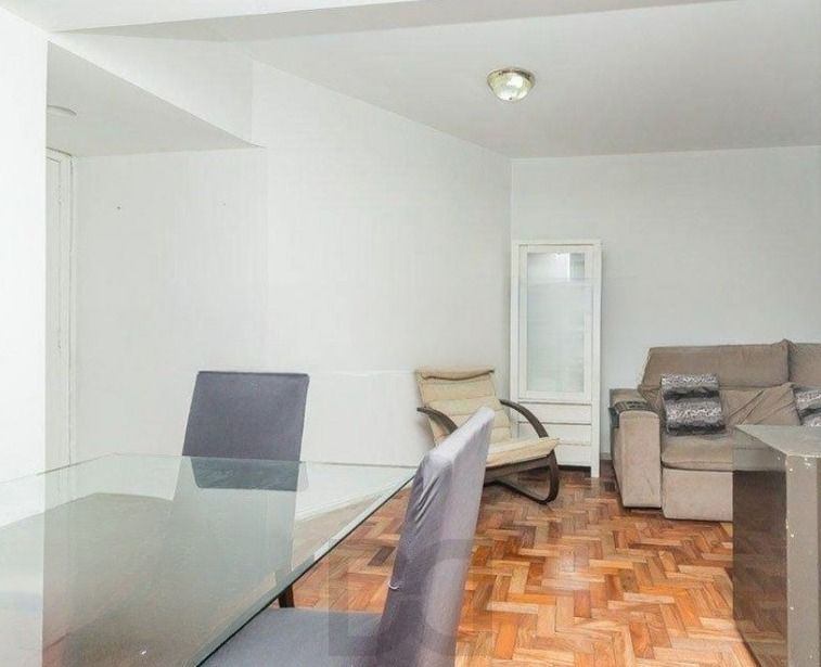 Apartamento de 2 dormitórios com sacada,1 vaga, elevador no bairro Petrópolis. — foto 6