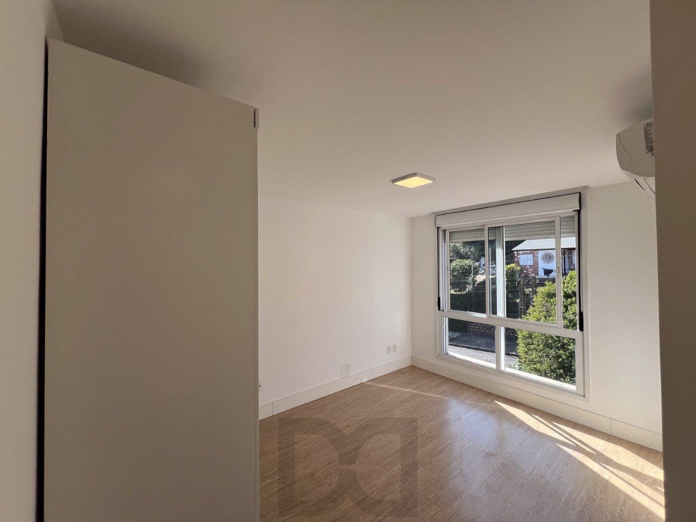 Casa semi mobiliada de 3 dormitórios e 4 vagas no bairro Cascata — foto 26