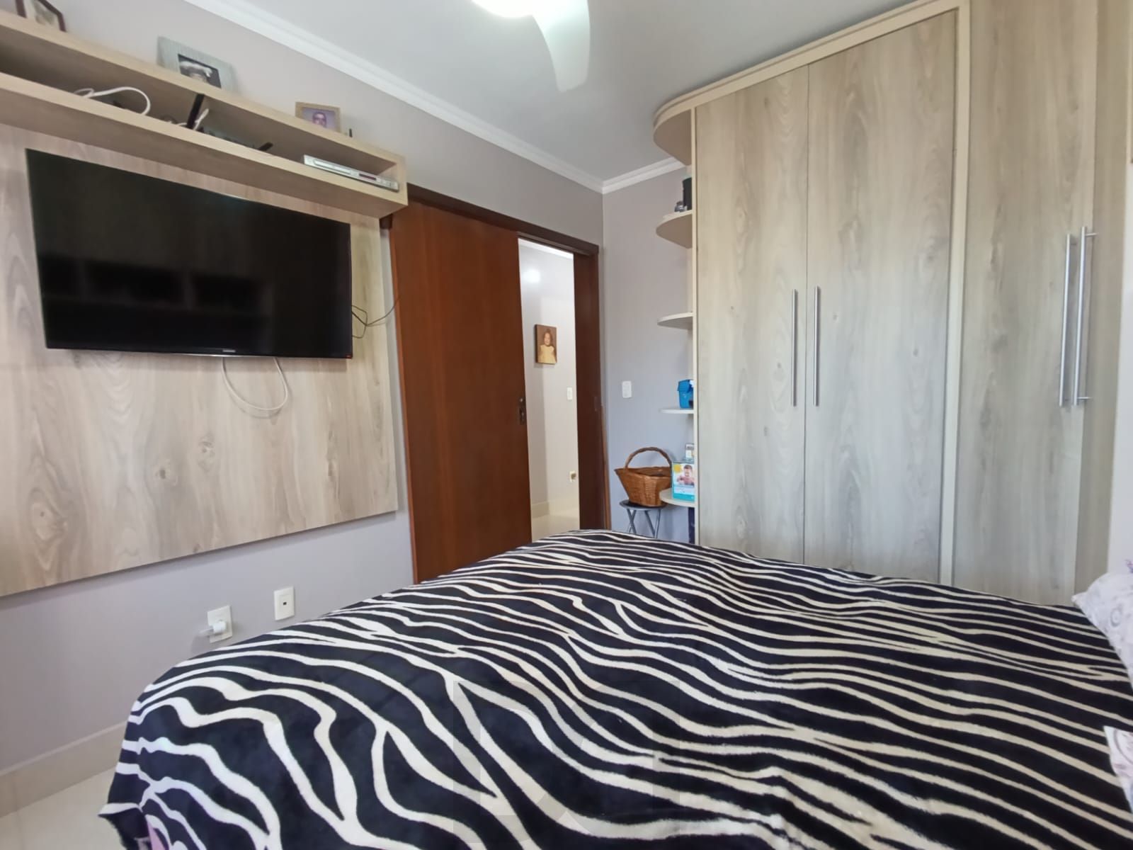 Casa de 3 quartos,suíte,churrasqueira, 3 vagas no bairro Sarandi — foto 20