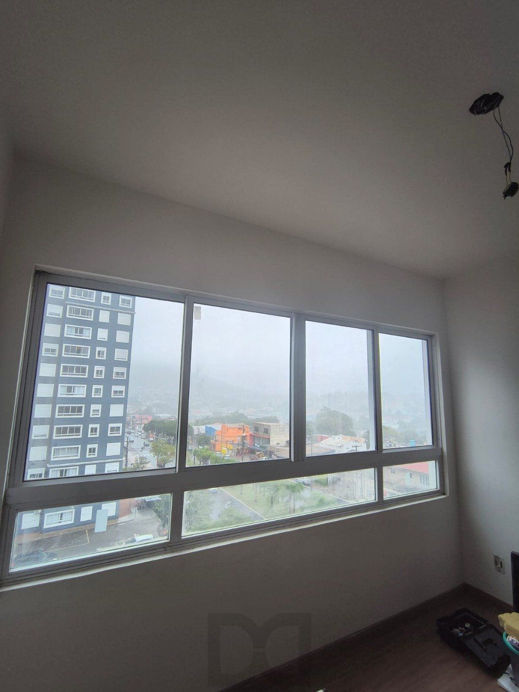 Apartamento de 2 quartos, elevador e 1 vaga no bairro Jardim Leopoldina. — foto 1
