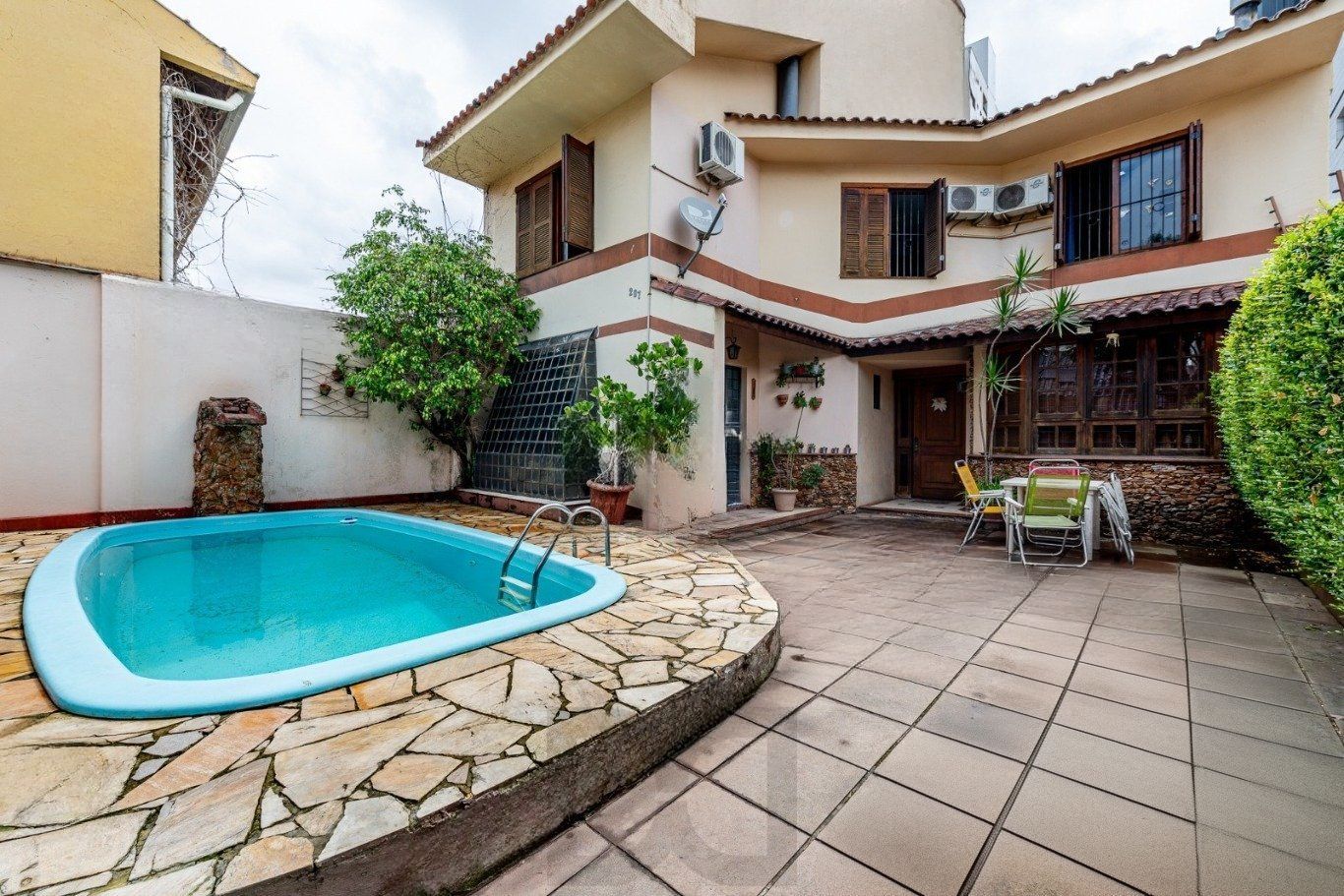 Casa com 3 suítes, 4 vagas e pátio com piscina no Bairro Boa Vista — foto 1