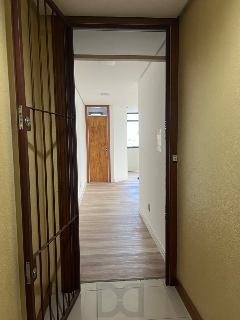 Sala comercial reformada e elevador no bairro Bom Fim. — foto 20