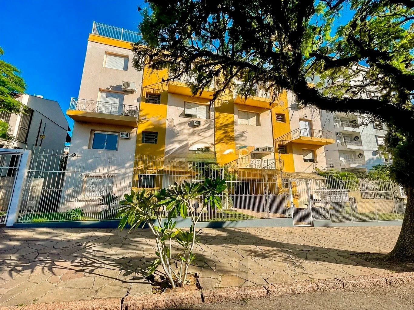Apartamento no último andar com 1 dormitório 46m2 Bairro Cristal BarraShopping — foto 32