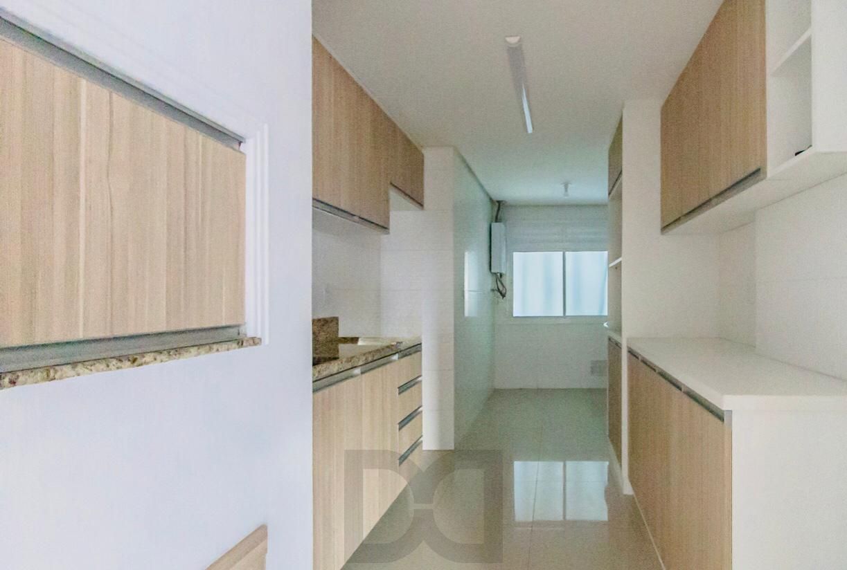 Apartamento de 2 dormitórios, 2 vagas e elevador no bairro Passo da Areia — foto 4