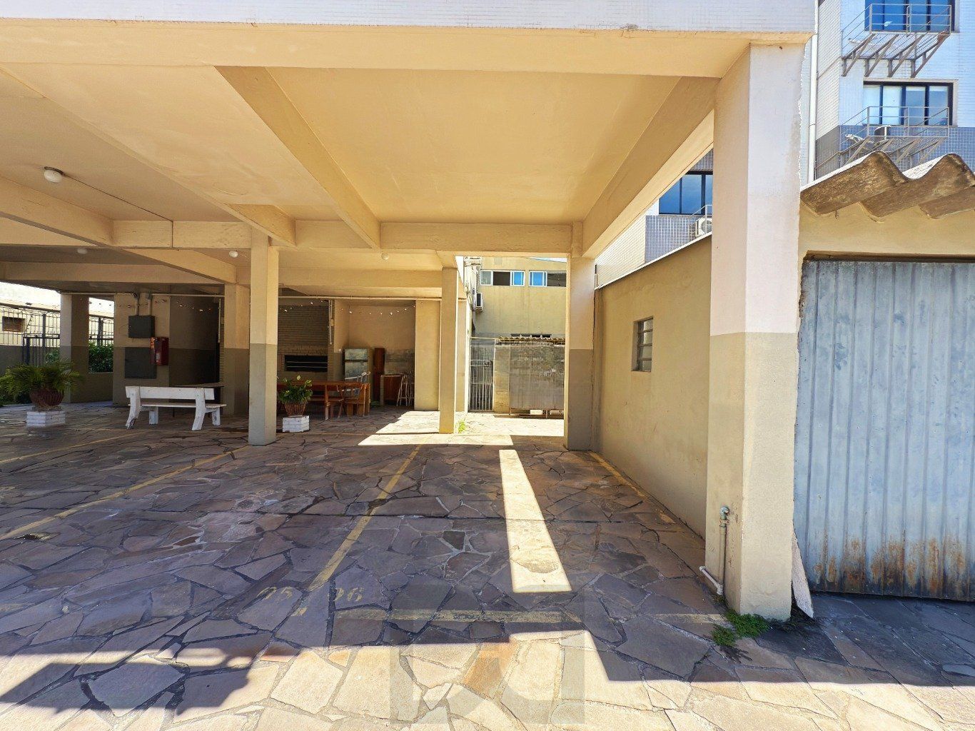 Cobertura com 2 quartos, vaga, elevador e churrasqueira  no bairro Cristal. — foto 37
