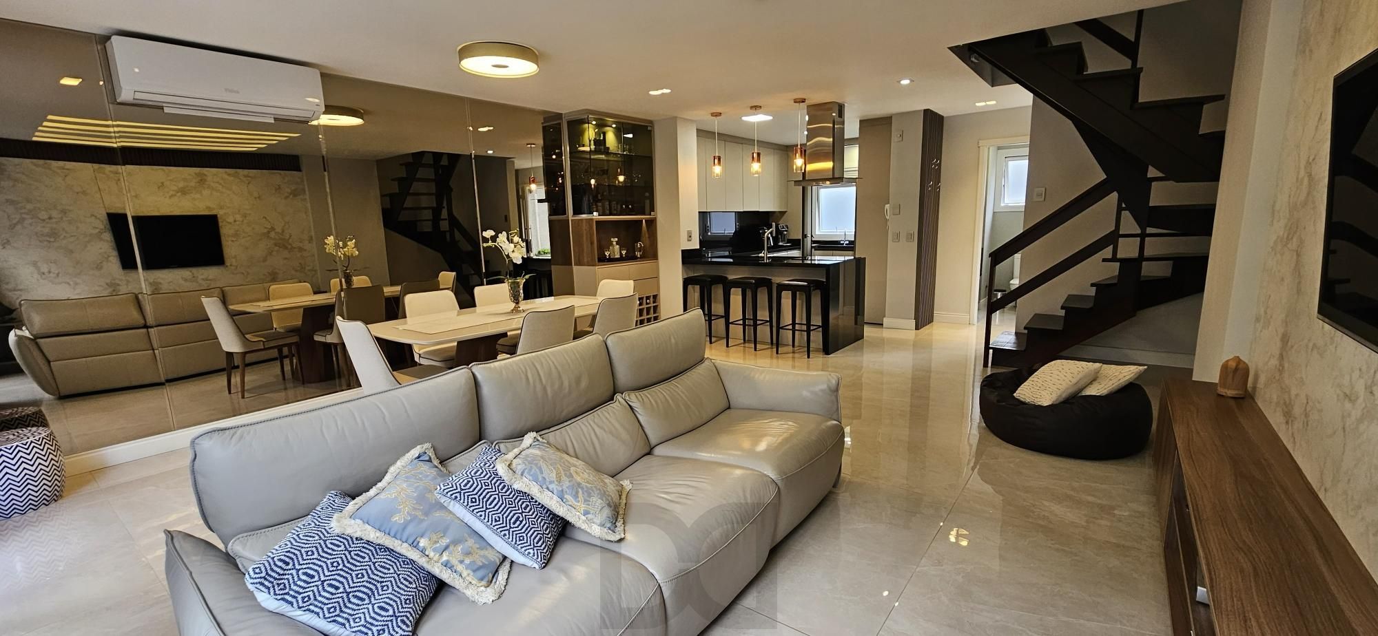 Casa em Condomínio com 3 quartos, 3 suítes, 2 vagas e 195m² no Jardim Carvalho. — foto 6