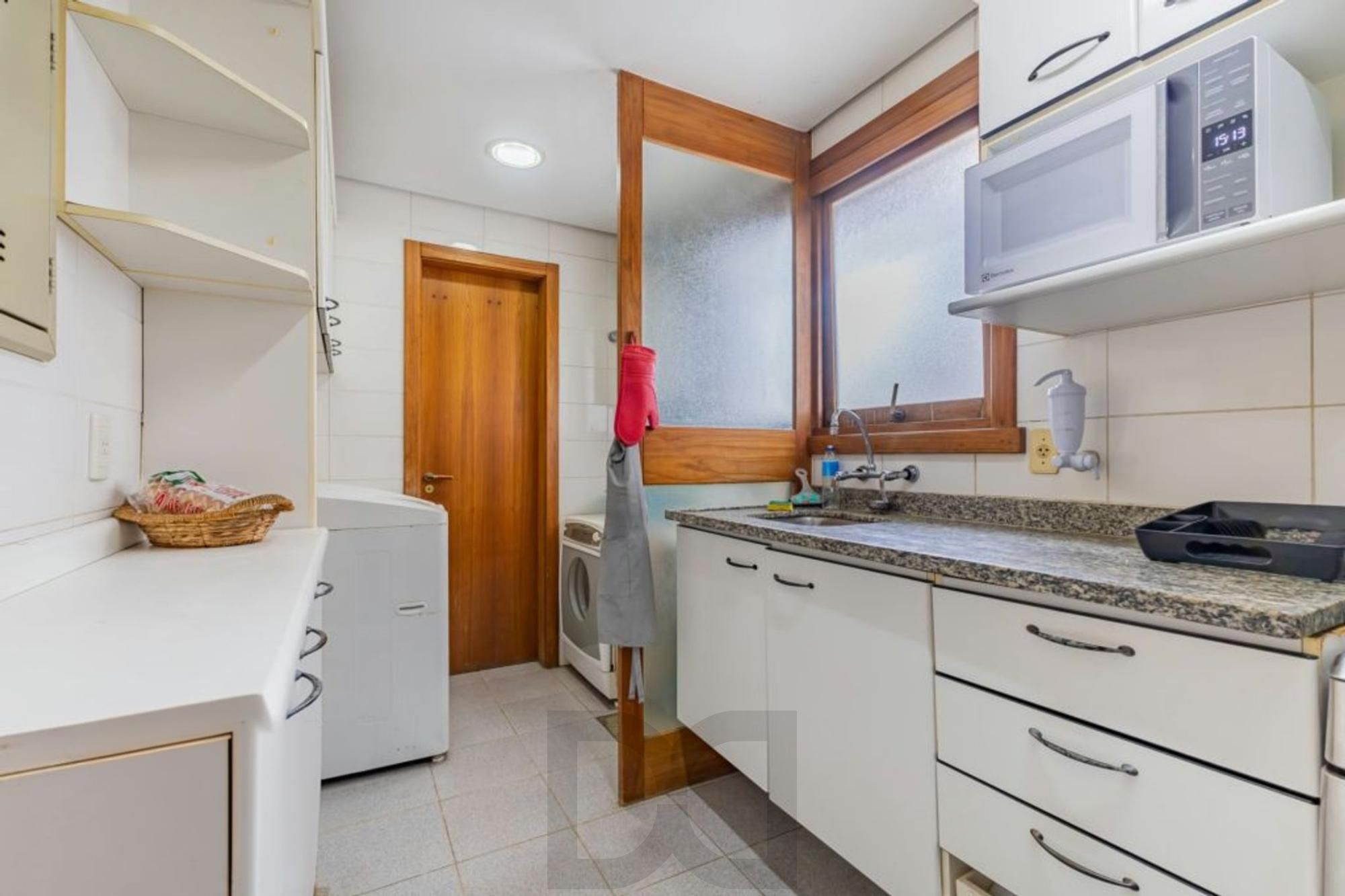 Apartamento com 3 quartos, 1 suíte, 3 vagas e elevador no Bairro São João. — foto 29