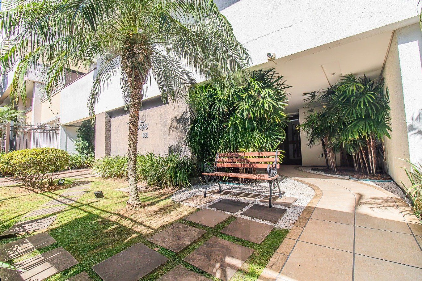 Apartamento 2 Dormitórios com Terraço e 2 Vagas – Higienópolis, Porto Alegre — foto 29