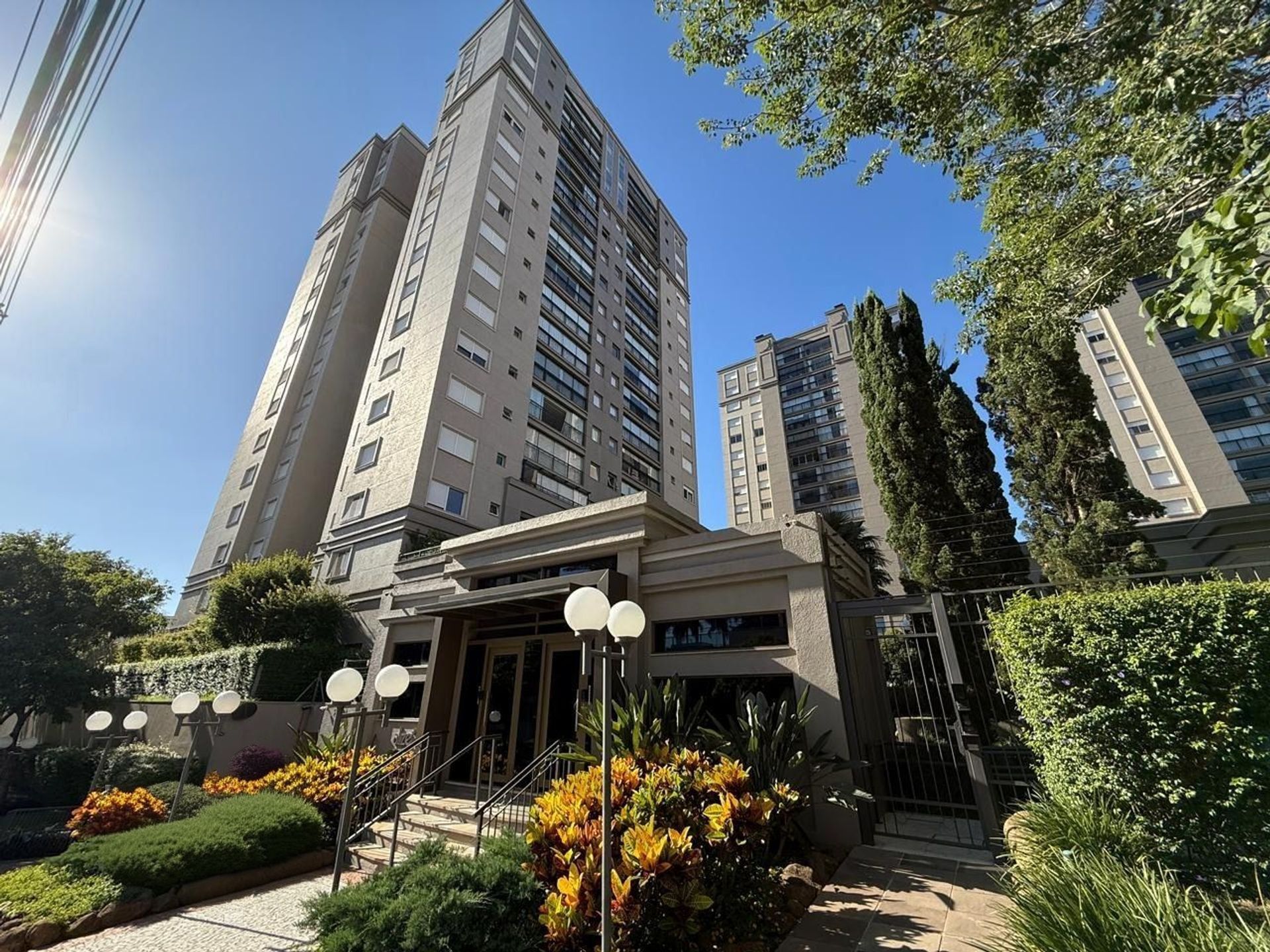 Apartamento de 2 dormitórios, 1 suíte, 2 vagas e 94m² no Jardim Europa. — foto 2