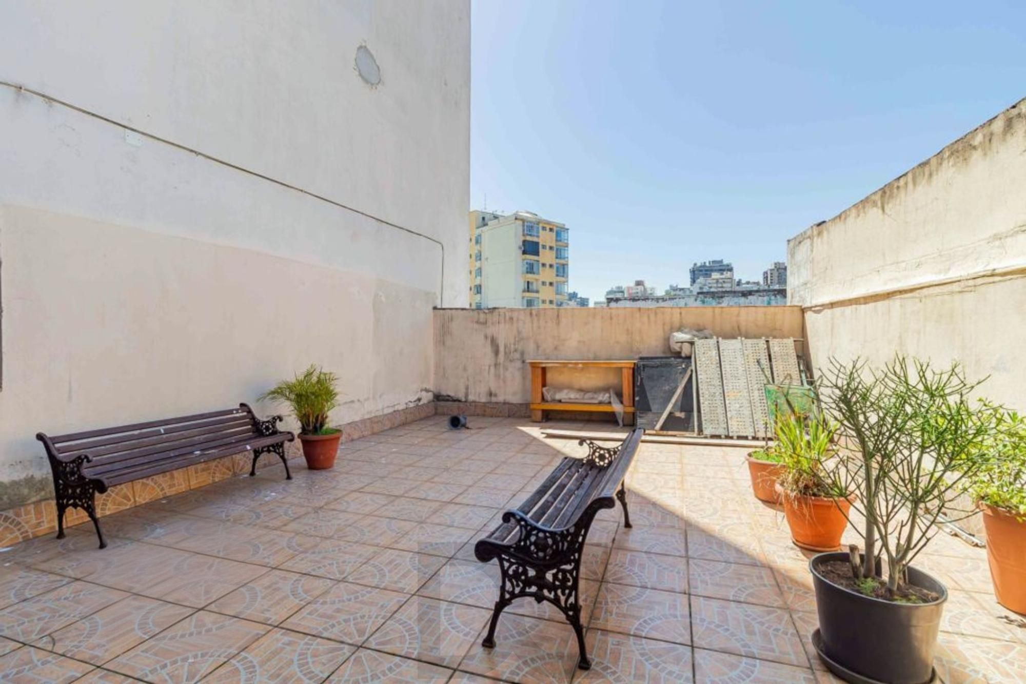 Apartamento com 2 quartos, elevador semi mobiliado no bairro Floresta. — foto 29