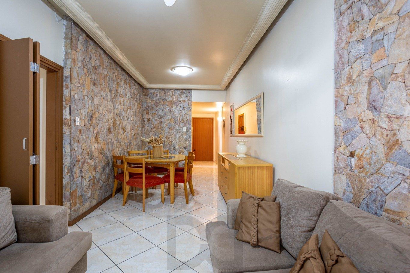 Apartamento com 2 dormitórios no Bairro Menino Deus — foto 2