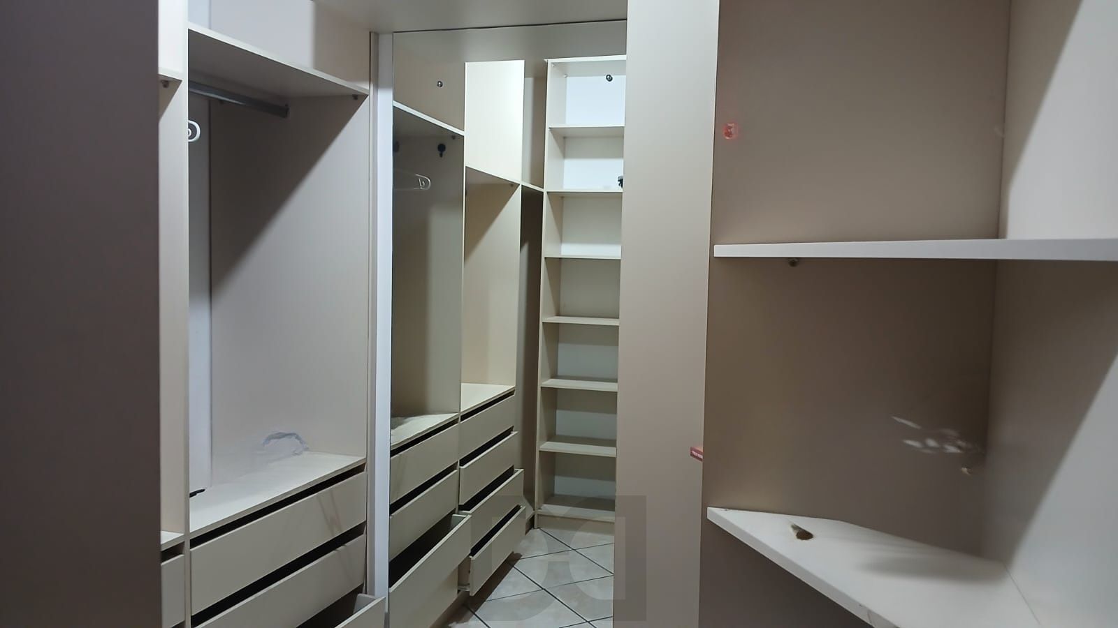 Casa de 3 dormitórios, 1 suíte, 2 vagas, churrasqueira e pátio no Navengantes. — foto 15