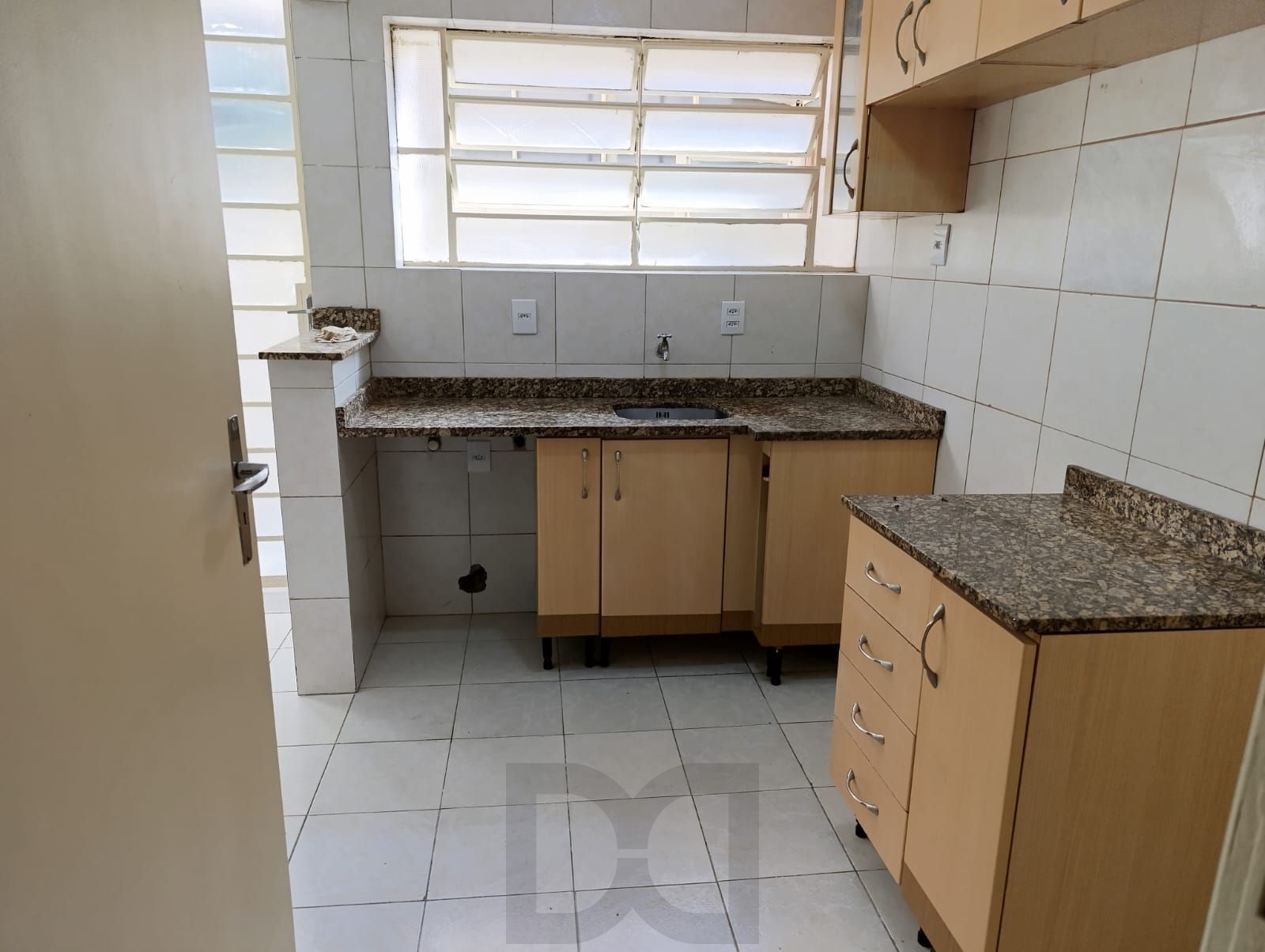Apartamento térreo de 2 dormitórios e 1 vaga no bairro Praia de Belas — foto 10