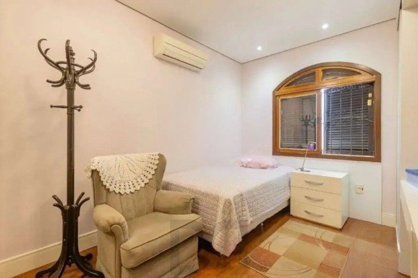Casa de 3 quartos, piscina, churrasqueira, 7 vagas no bairro Tristeza — foto 11