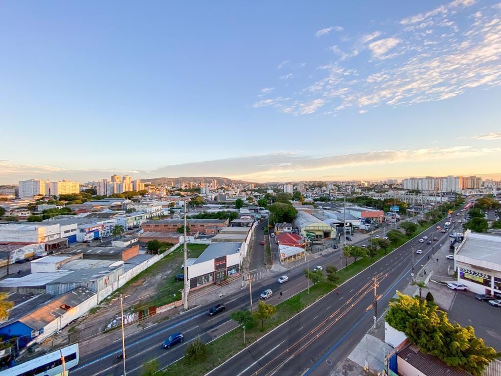 Apartamento com 2 quartos, 1 vaga, sacada e elevador no bairro São Sebastião — foto 2