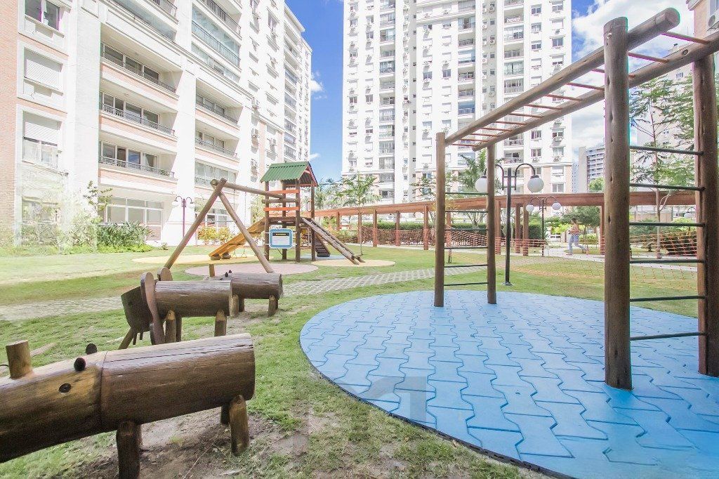 Apartamento com 3 dormitórios, 1 suíte, 1 vaga e elevador no Passo da Areia — foto 40