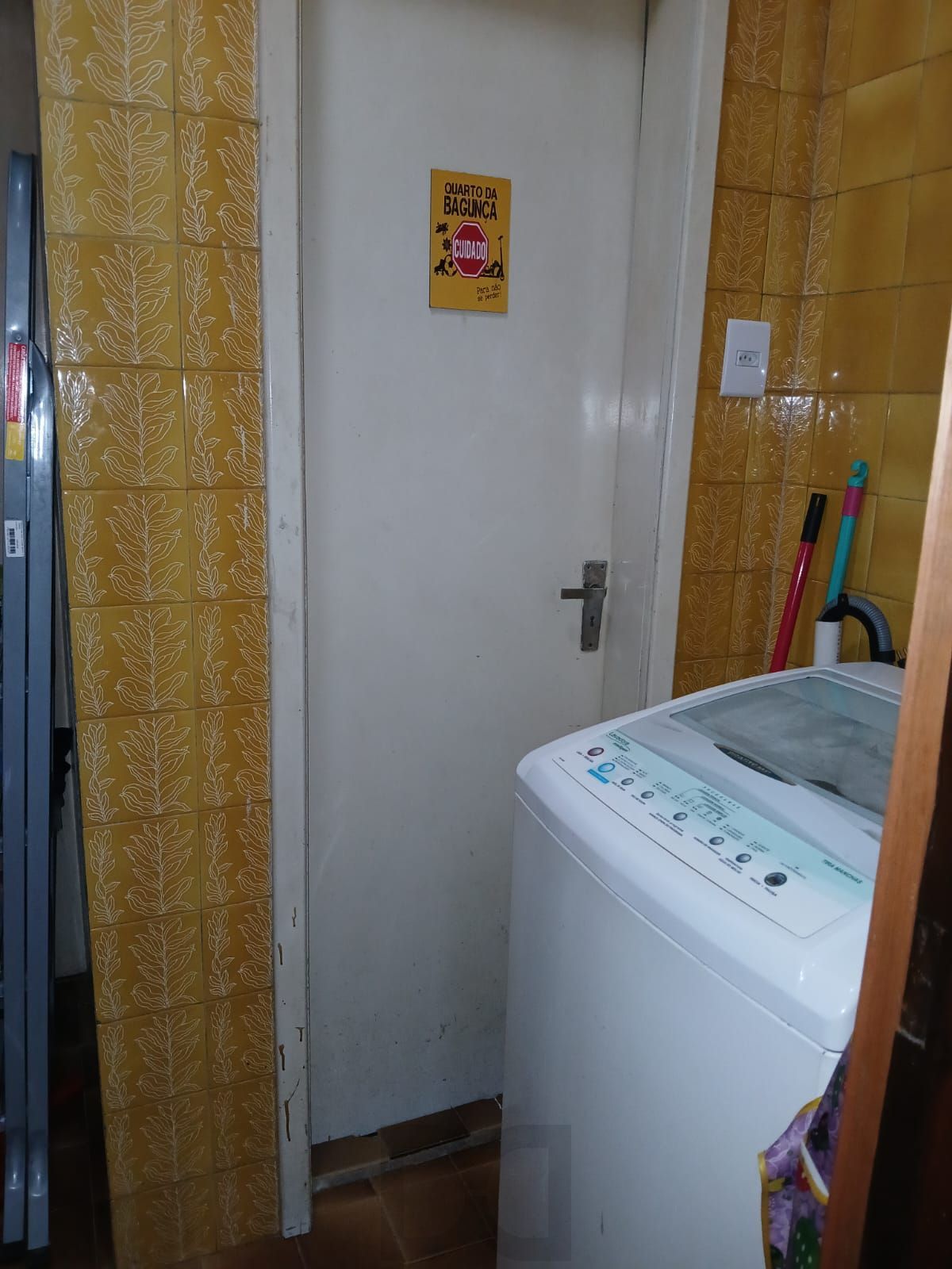 Apartamento com 2 dormitórios e 1 vaga de garagem e elevador no Bairro Floresta — foto 11