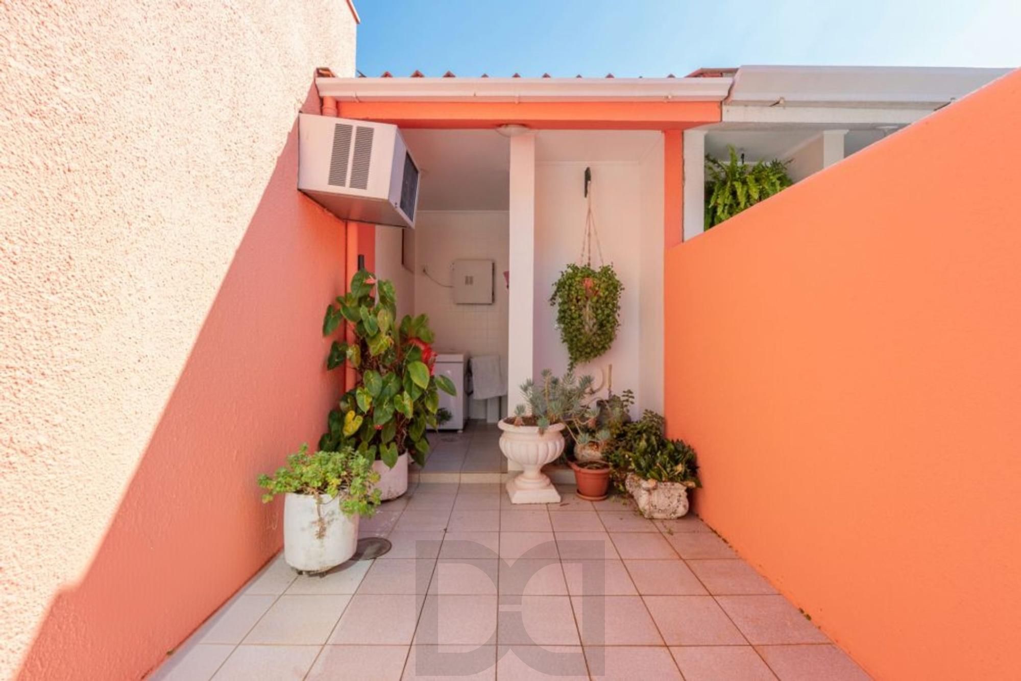 Casa com 3 dormitórios,1 suíte, 4 banheiros e 4 vagas, 203m² no Jardim Itu. — foto 31