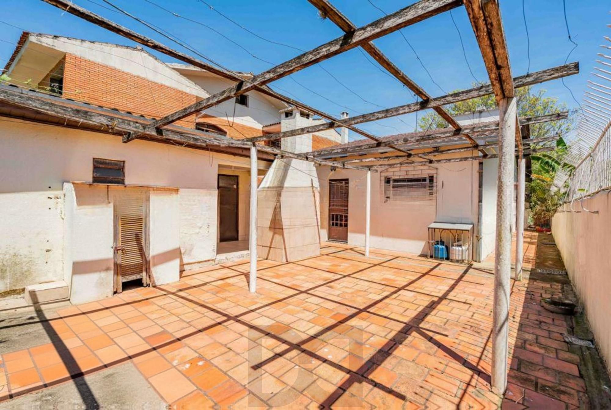 Casa de 2 quartos, 2 banheiros,pátio,churrasqueira, 7 vagas no bairro Guarujá. — foto 25