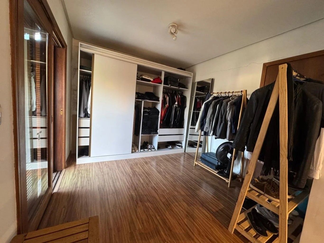 Casa de 3 dormitórios e 4 vagas de garagem no Bairro gloria em Porto Alegre. — foto 23