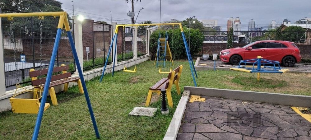Apartamento de 2 quartos, elevador no bairro Partenon. — foto 25