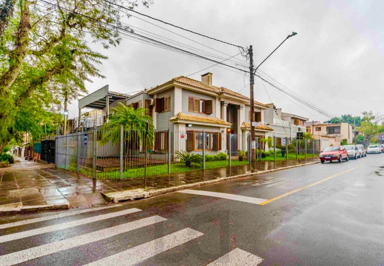 Casa com pátio 4 dormitórios 4 vagas Residencial ou Com. Partenon Porto Alegre — foto 1
