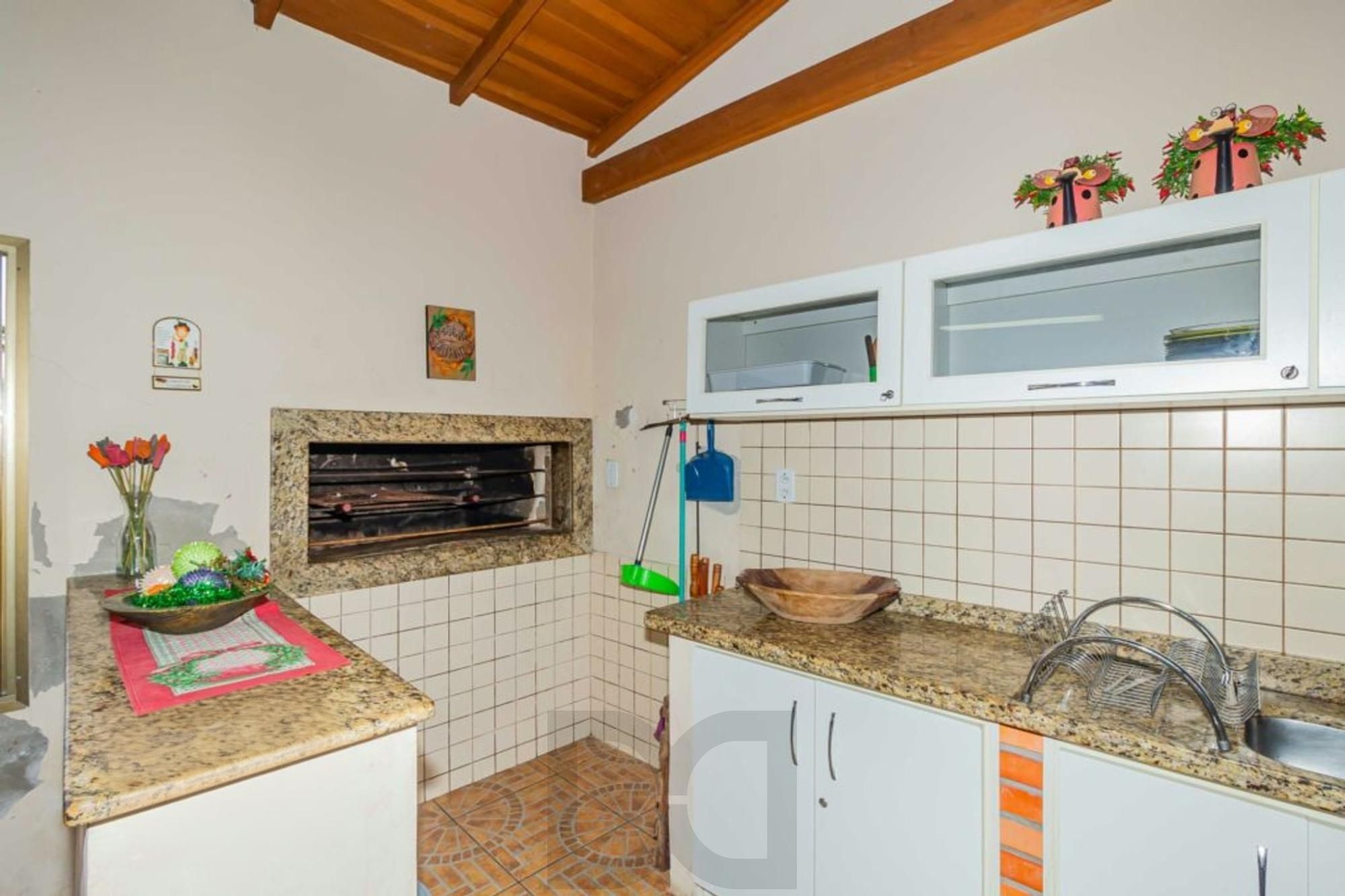 Apartamento com 2 quartos, elevador semi mobiliado no bairro Floresta. — foto 30