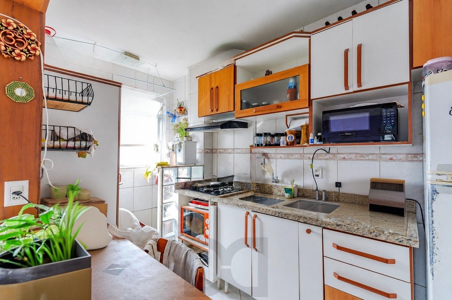 Apartamento de 2 dormitórios, semi mobiliado e 47m² no bairro Camaquã. — foto 8