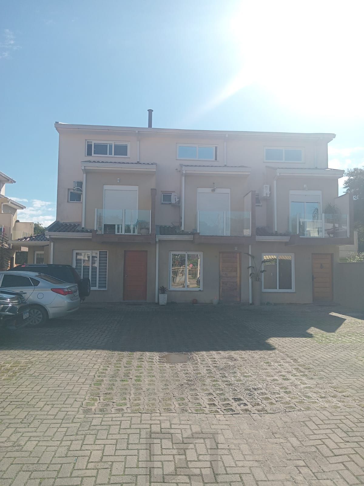 Casa em Condomínio com 2 Suítes e Sótão no Bairro Vila Nova — foto 1