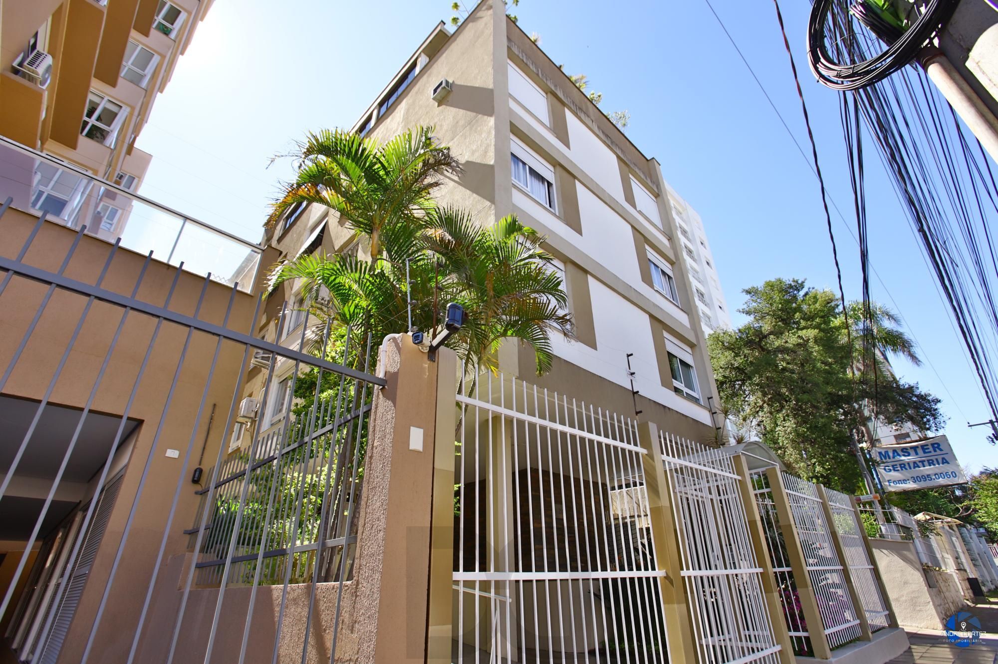 Cobertura com 3 dormitórios, 2 vagas e elevador no Bairro Santana. — foto 2