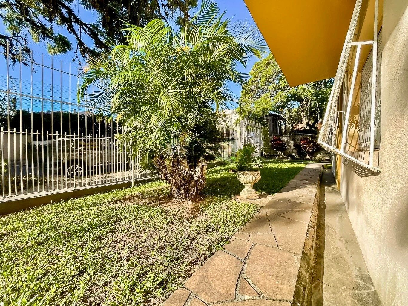 Apartamento no último andar com 1 dormitório 46m2 Bairro Cristal BarraShopping — foto 28