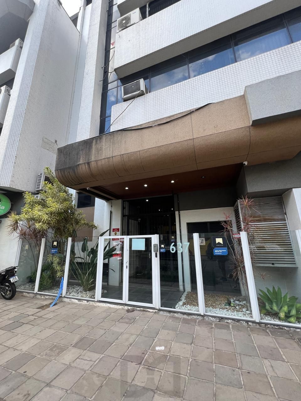 Sala comercial reformada e elevador no bairro Bom Fim. — foto 30