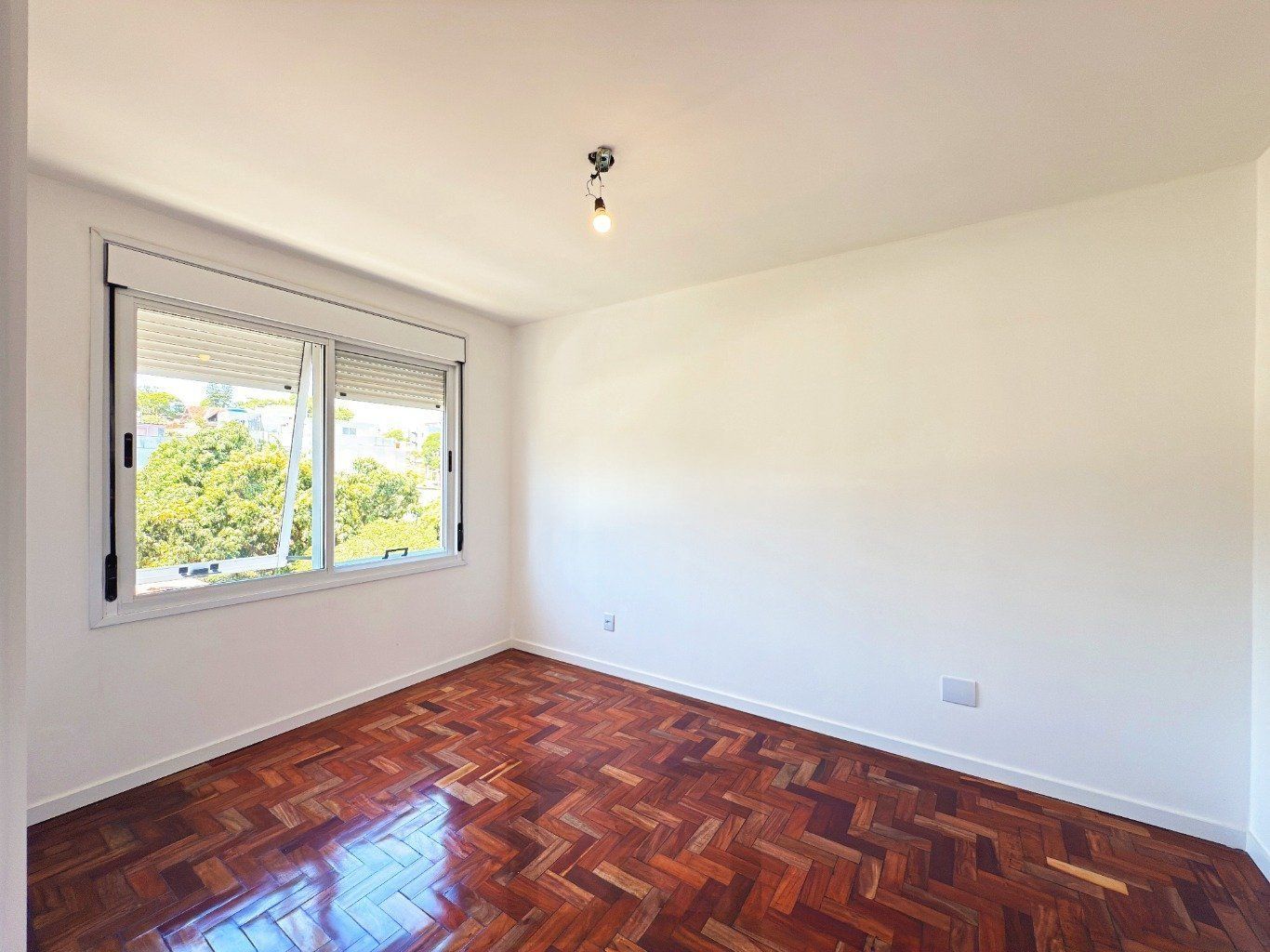 Cobertura com 2 quartos, vaga, elevador e churrasqueira  no bairro Cristal. — foto 9